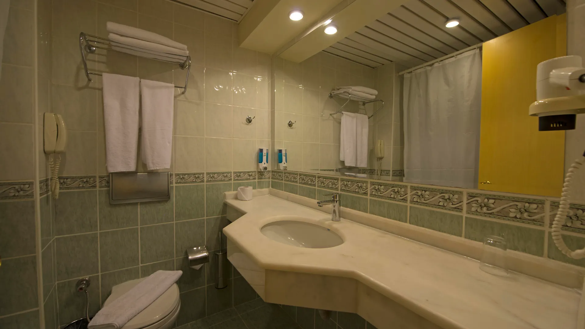 Club Troy Hotel & Residence 马尔马里斯