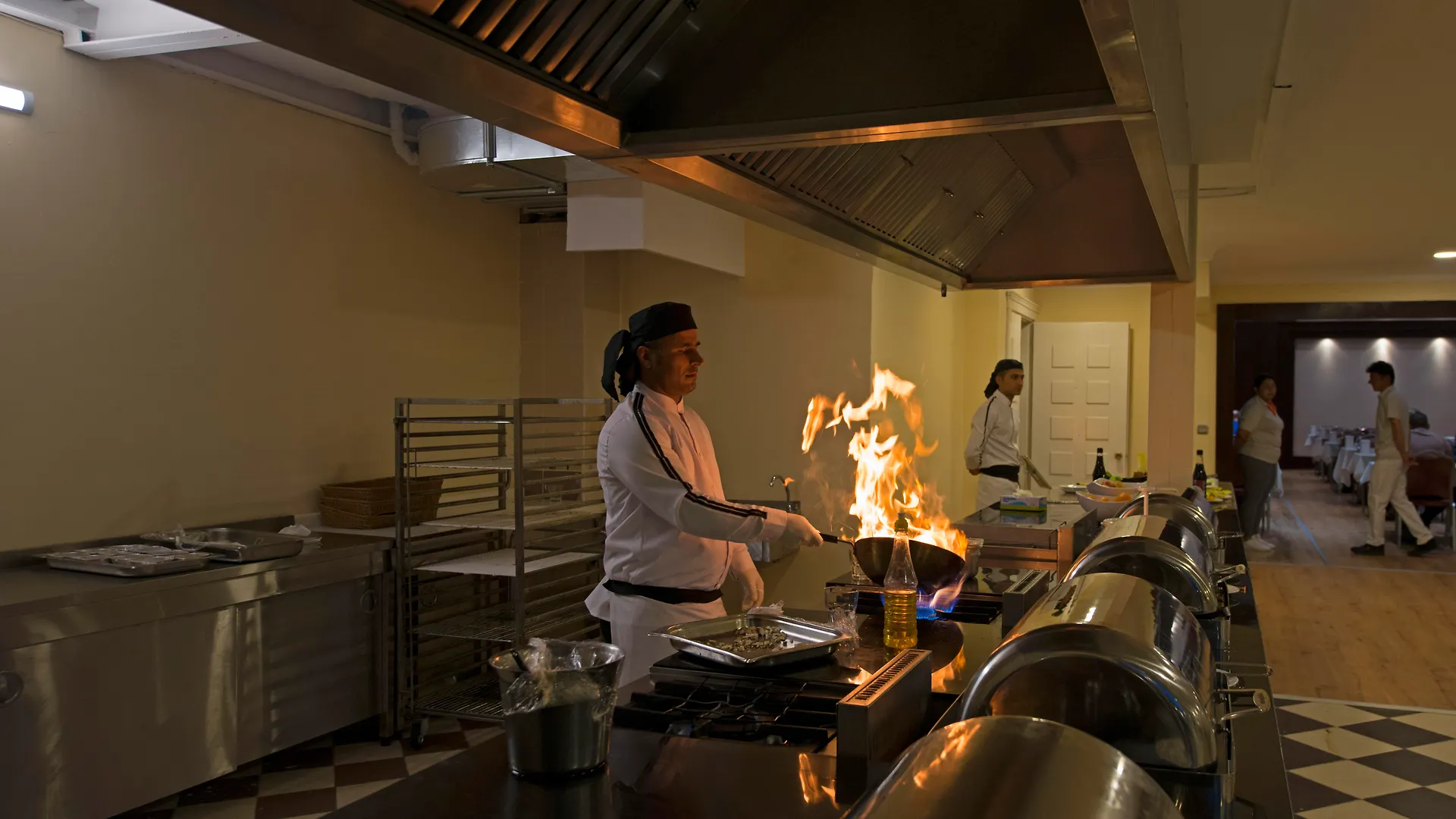 Club Troy Hotel & Residence 马尔马里斯