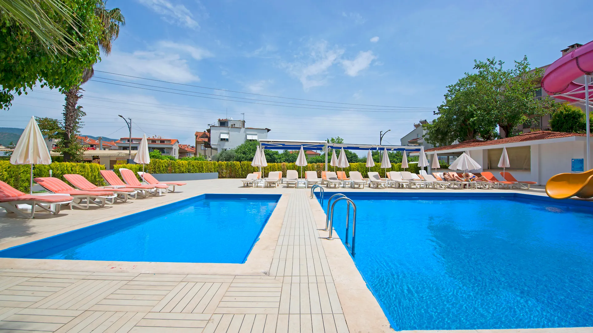 Club Troy Hotel & Residence 马尔马里斯