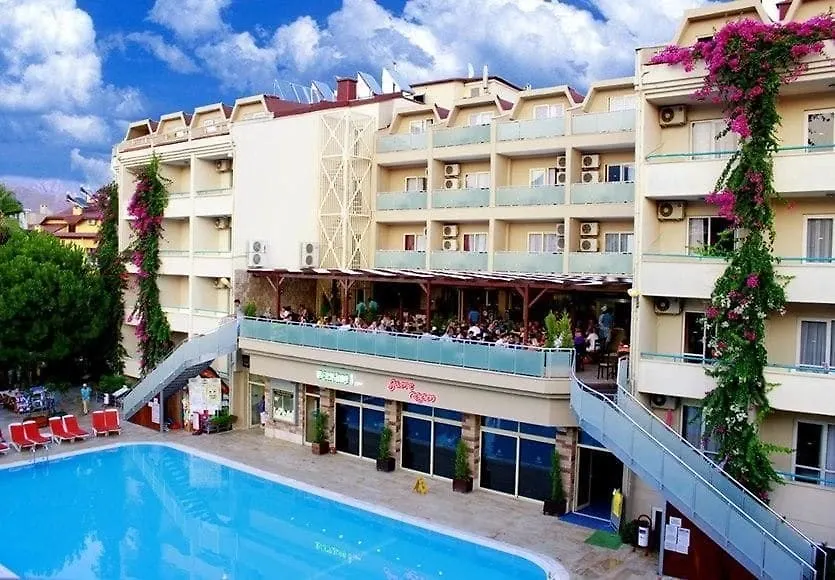 Club Troy Hotel & Residence 马尔马里斯
