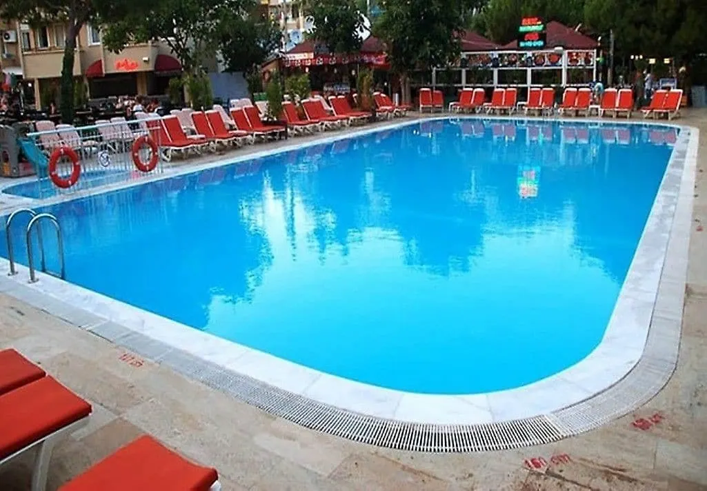 Club Troy Hotel & Residence 马尔马里斯